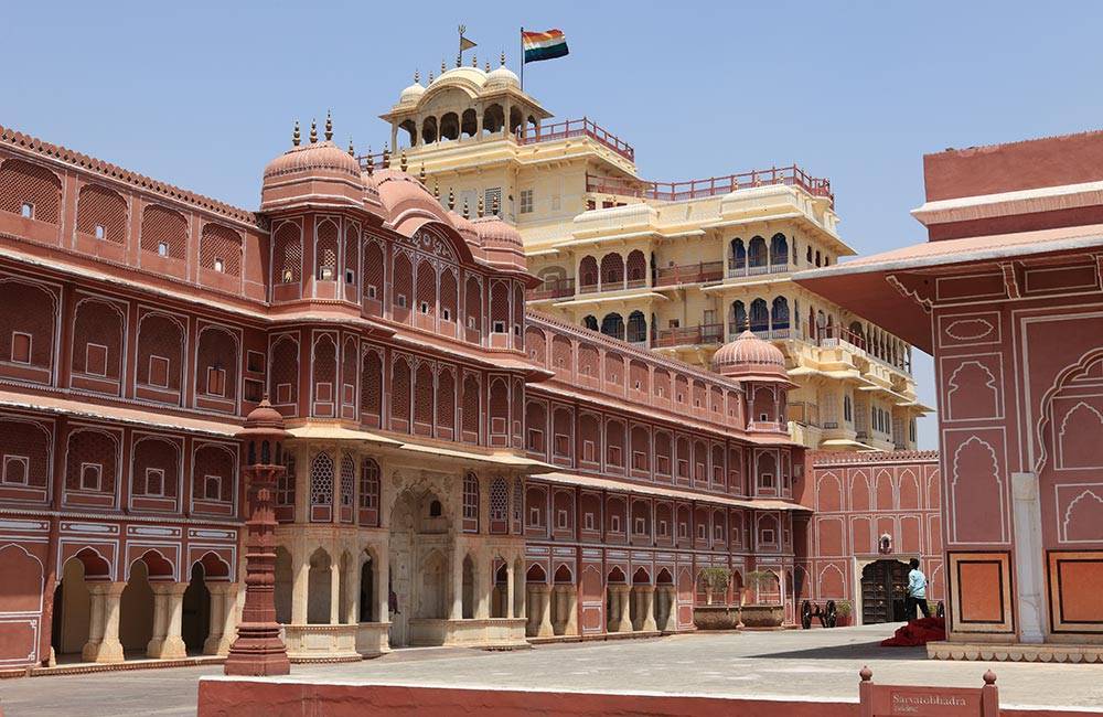 City Palace Jaipur Tour Package Gulhati Cab service