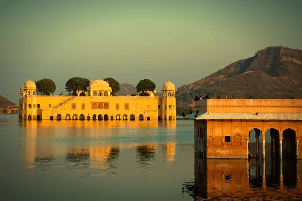 Jal Mahal Jaipur Tour Package Gulhati Cab Service